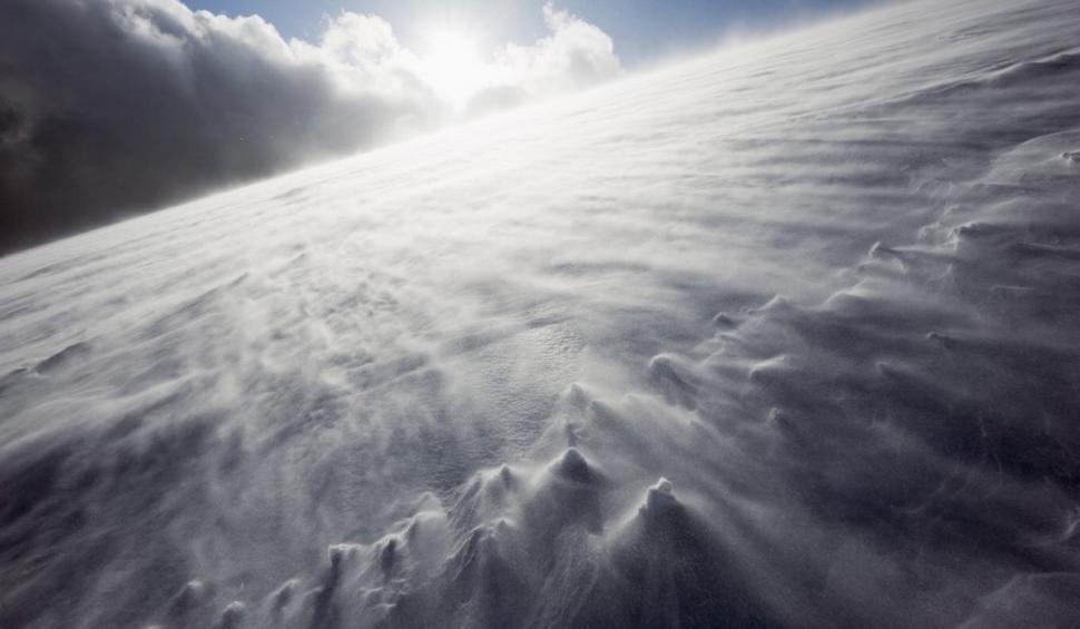 Meteorologii Accuweather au modificat prognoza. Ninge la primăvară, în România 885187