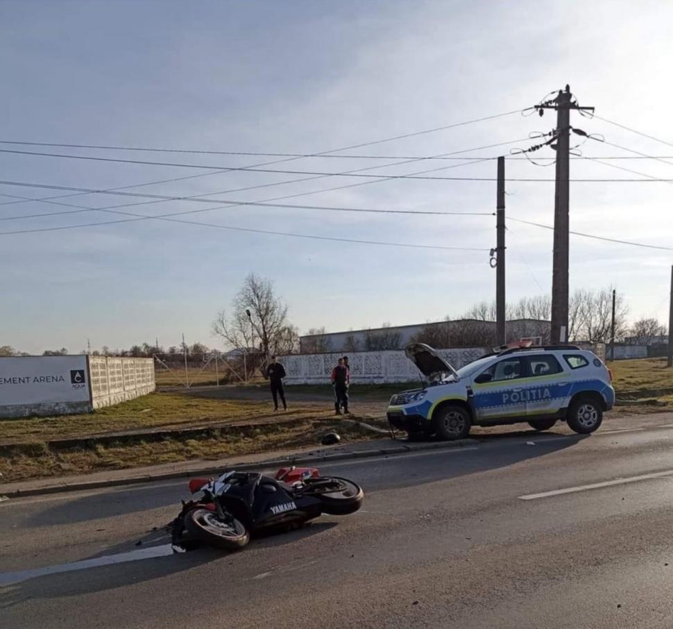 Accident rutier între un motociclist și o mașină de Poliție, care însoțea o ambulanță, în Timișoara 885148