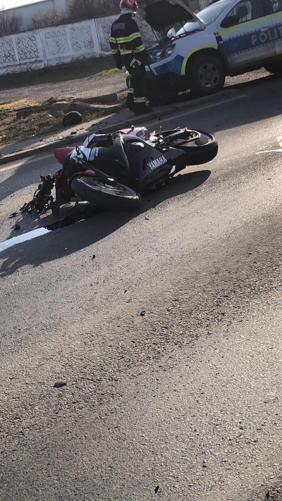 Accident rutier între un motociclist și o mașină de Poliție, care însoțea o ambulanță, în Timișoara 885149