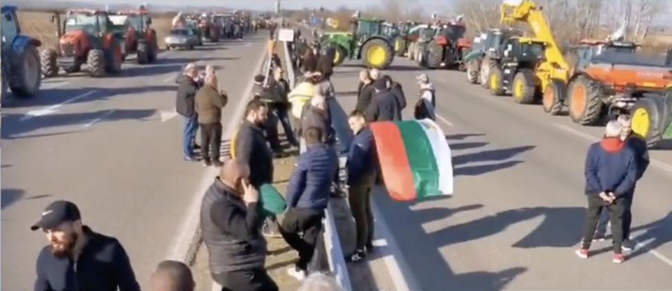 Toate vămile dintre România și Bulgaria au fost blocate de fermierii care protestează în țara vecină 885055