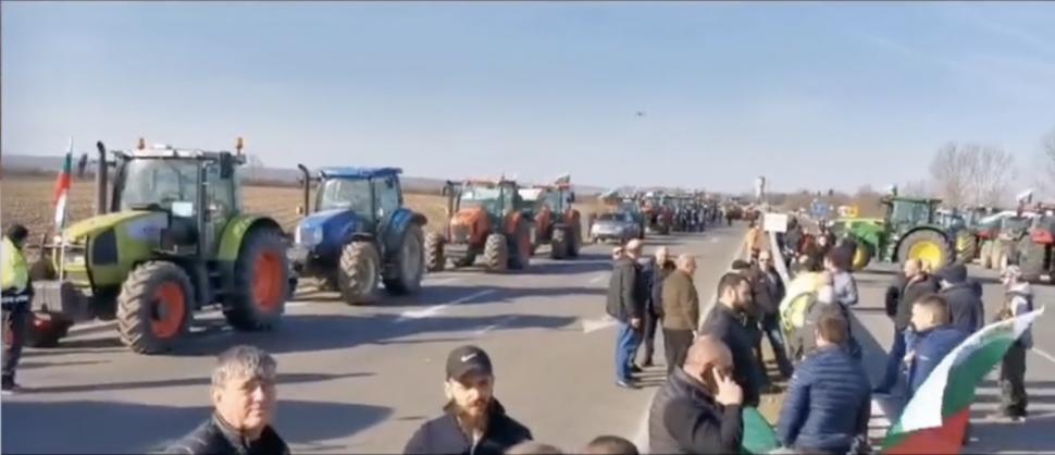 Toate vămile dintre România și Bulgaria au fost blocate de fermierii care protestează în țara vecină 885056