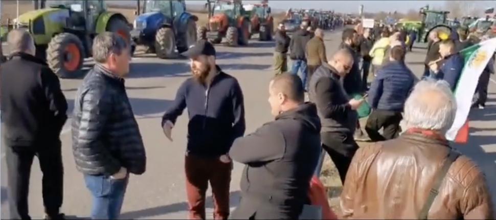 Toate vămile dintre România și Bulgaria au fost blocate de fermierii care protestează în țara vecină 885057