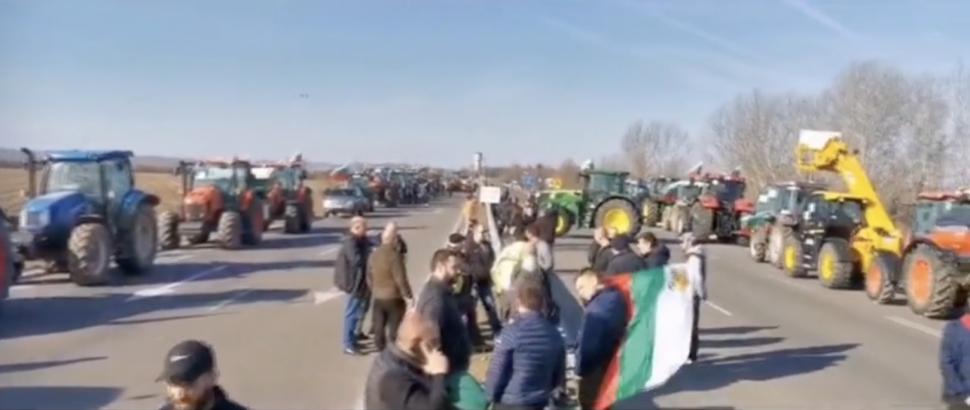 Toate vămile dintre România și Bulgaria au fost blocate de fermierii care protestează în țara vecină 885058