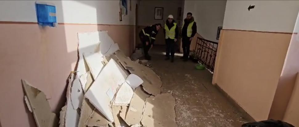 Tavanul unei săli de clasă s-a prăbușit peste elevi, la o școală din Sibiu! Mai mulți copii au fost răniți 885285