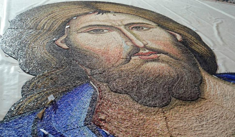 Catedrala Mântuirii Neamului va avea o icoană de peste 150 de metri pătrați, în turla principală. Asamblarea mozaicului a durat 6 luni 885387