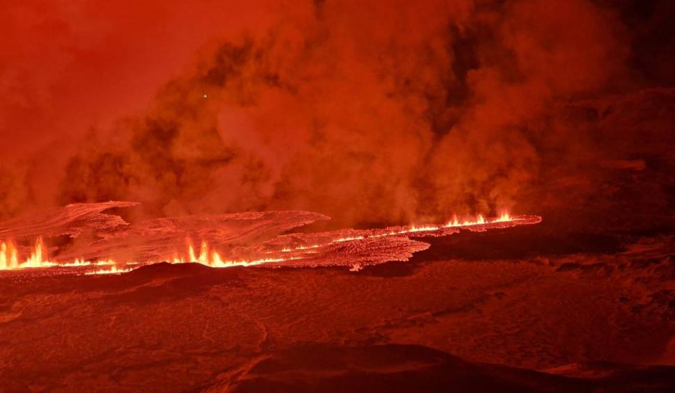 Imagini apocaliptice cu noua erupție a vulcanului în Islanda. Lava a fost aruncată 80 de metri în aer 885566