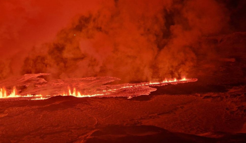 Imagini apocaliptice cu noua erupție a vulcanului în Islanda. Lava a fost aruncată 80 de metri în aer