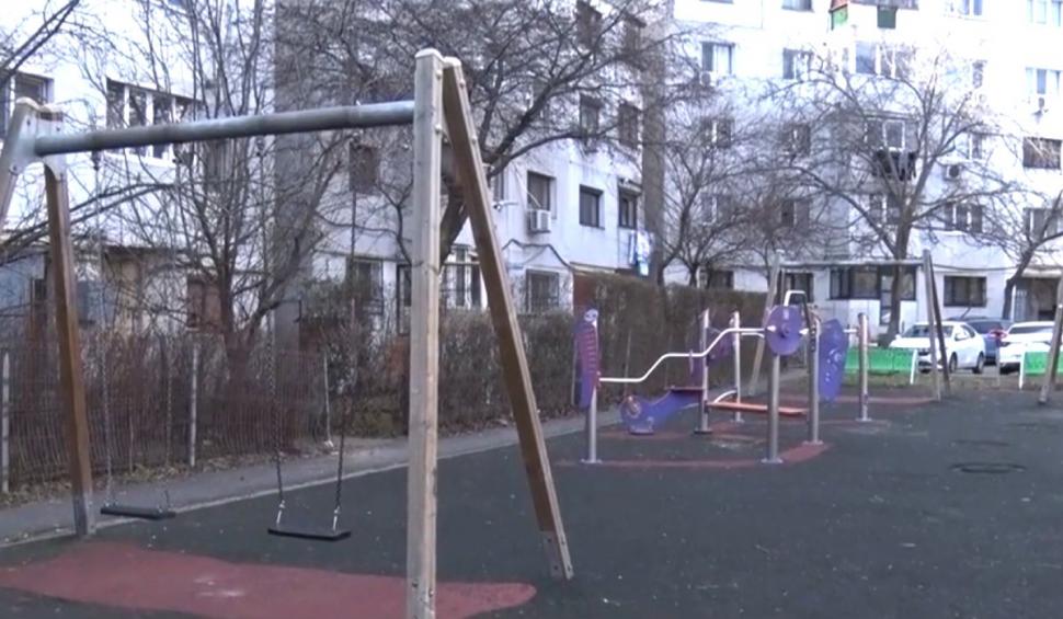 Loc de joacă din Galaţi, construit între blocuri, desfiinţat din cauza copiilor care fac gălăgie 885666