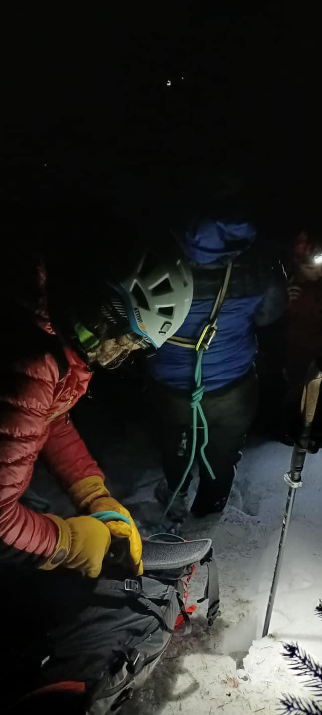 O studentă rătăcită în Munţii Piatra Craiului a crezut că a murit şi a ajuns în Rai când salvamontiştii au ajuns la ea 885707