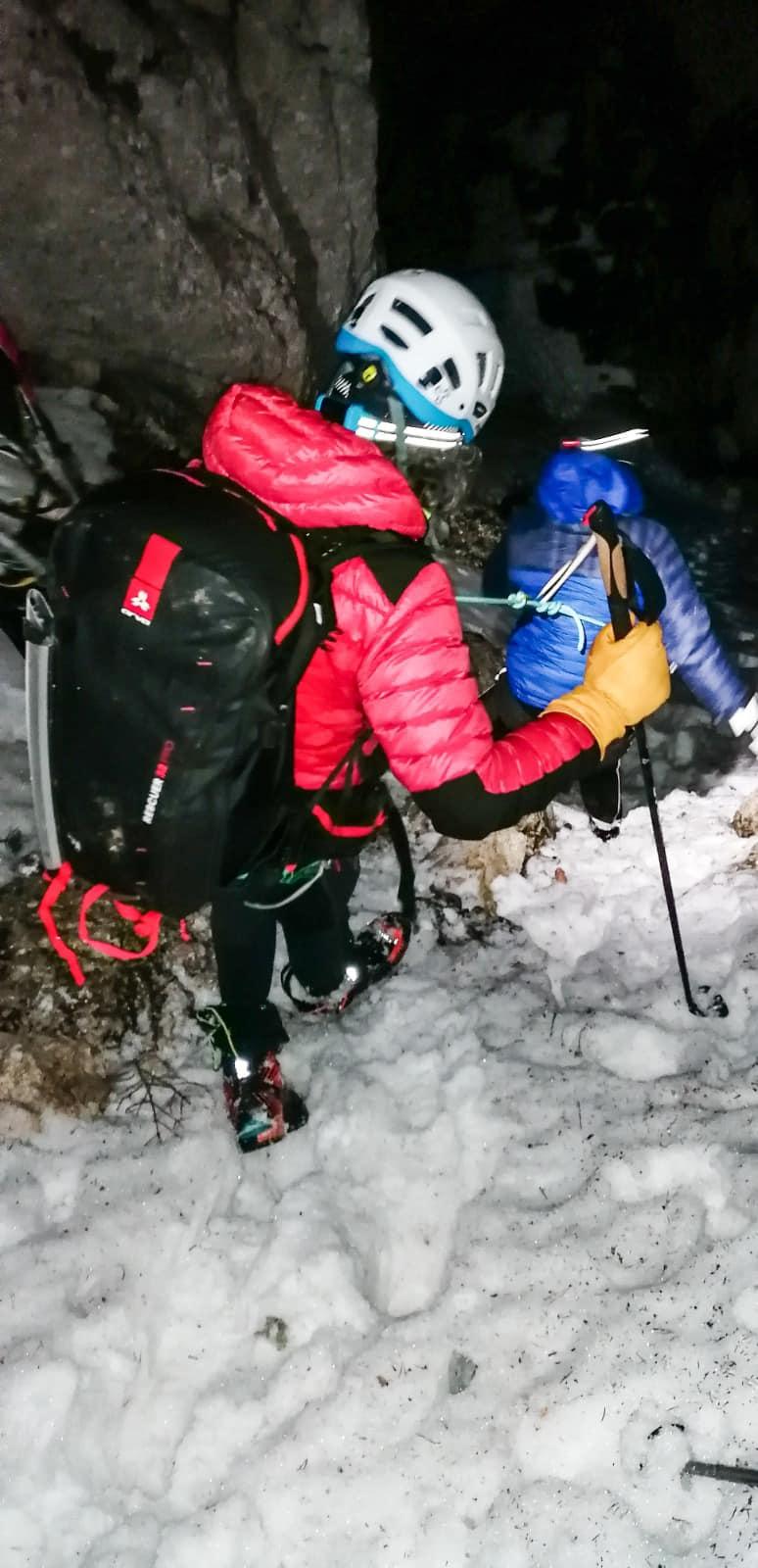 O studentă rătăcită în Munţii Piatra Craiului a crezut că a murit şi a ajuns în Rai când salvamontiştii au ajuns la ea 885711