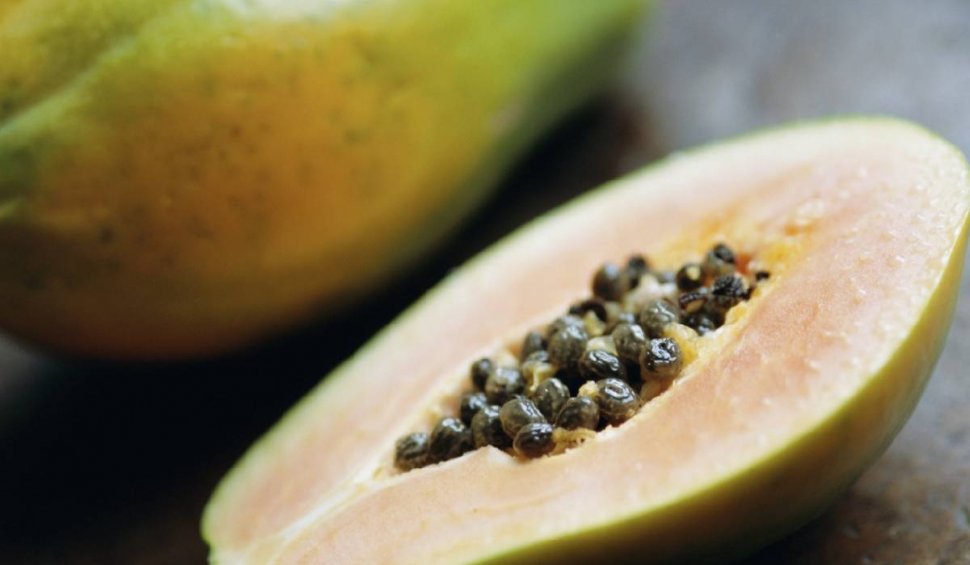 Cum se mănâncă papaya. Beneficiile pe care le are "fructul îngerilor" asupra sănătății 