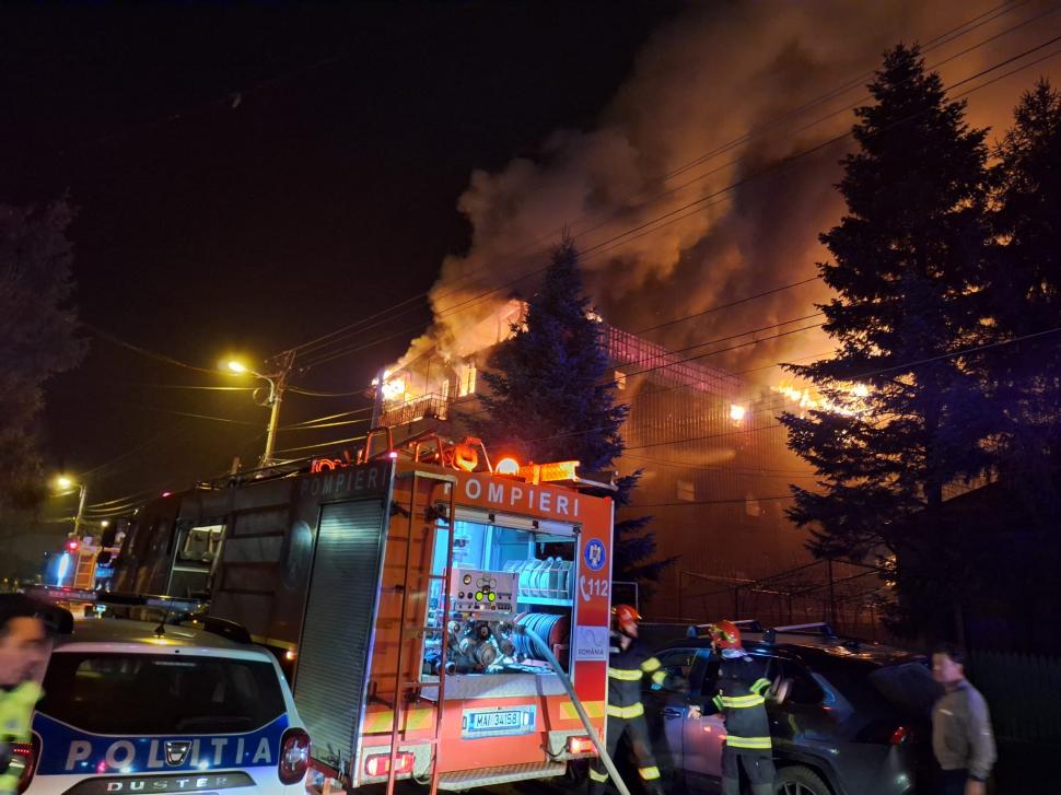 Explozie puternică, urmată de incendiu, într-o casă din Sectorul 5 al Bucureștiului: Există mai multe victime 885897