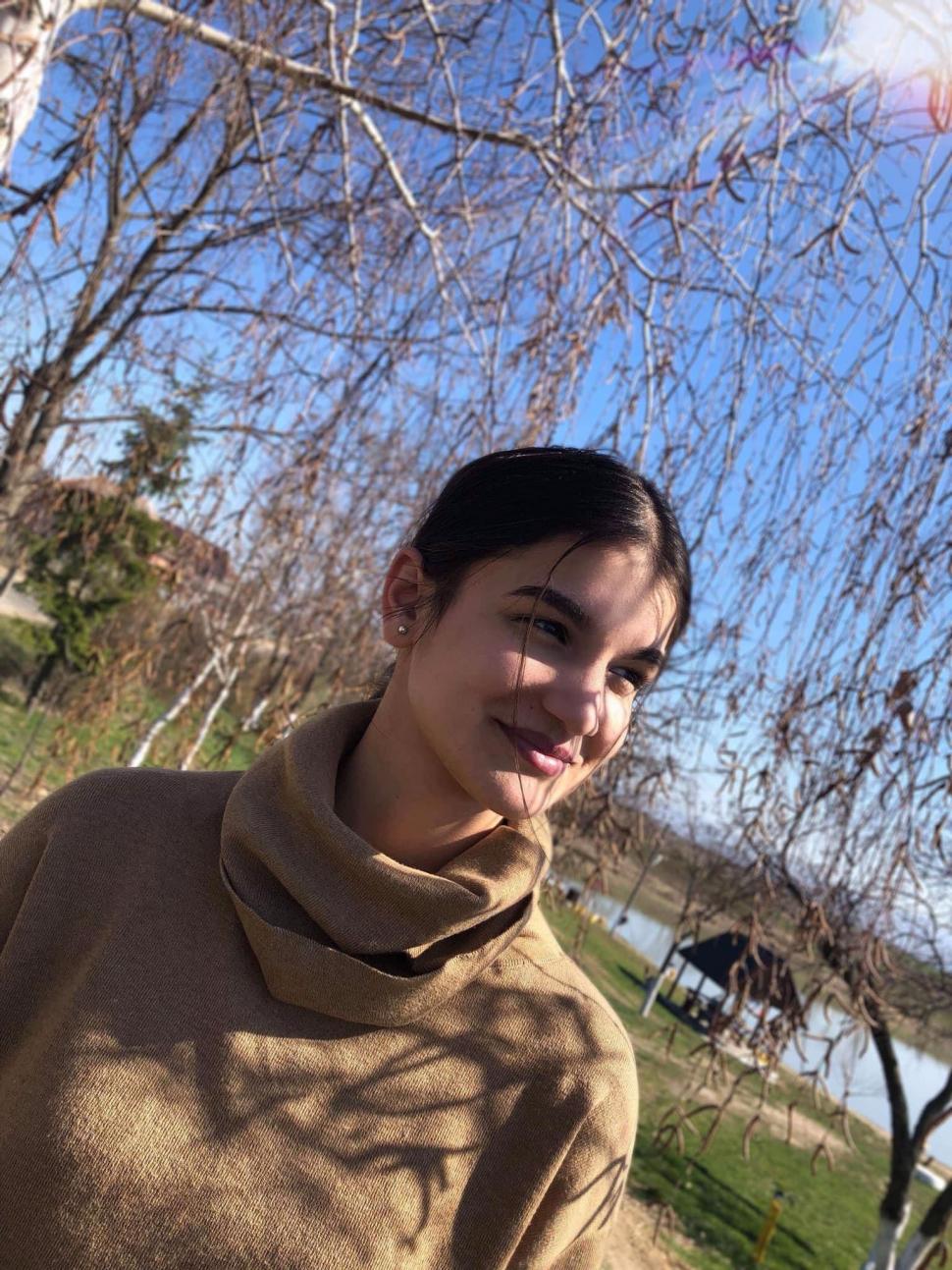 Ea este Georgiana, tânăra găsită moartă în curtea fostei Întreprinderi de Prelucrare a Lemnului din Satu Mare | "Dragul meu copil, nu am putut să-mi iau rămas bun de la tine" 885919