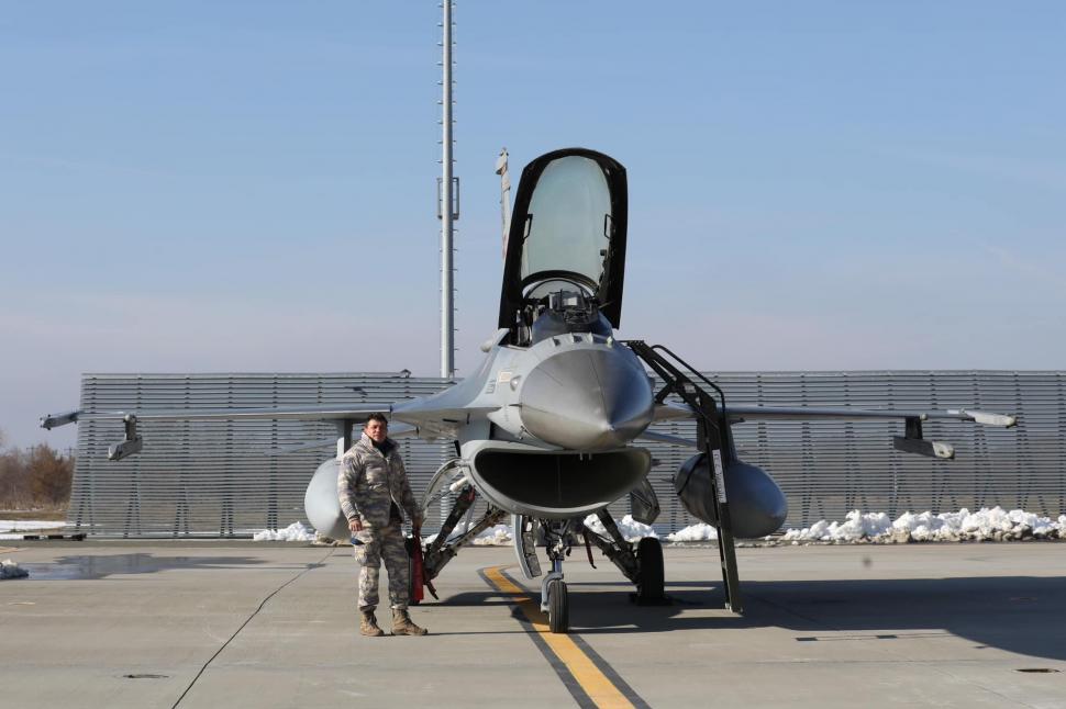 Baza 86 Aeriană Borcea face recrutări. Condițiile cerute pentru a deveni militar în cadrul Forțelor Aeriene Române 886054