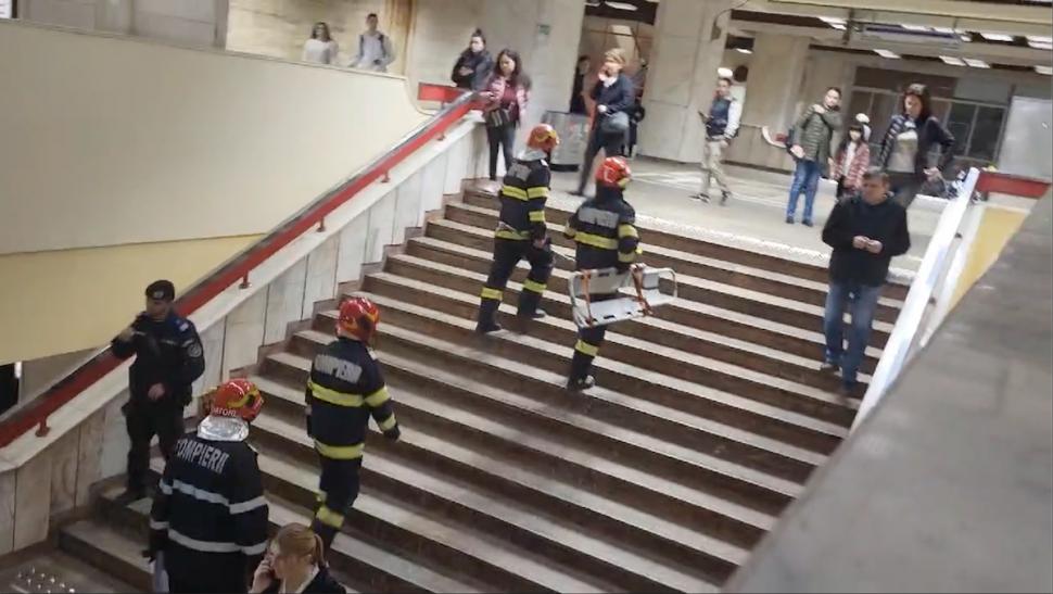Circulație blocată la metrou în București, după ce o persoană a murit pe șinele de tren, la stația Unirii 886041