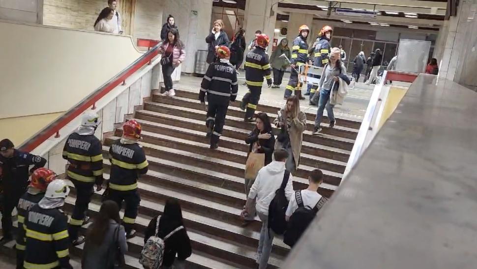 Circulație blocată la metrou în București, după ce o persoană a murit pe șinele de tren, la stația Unirii 886042