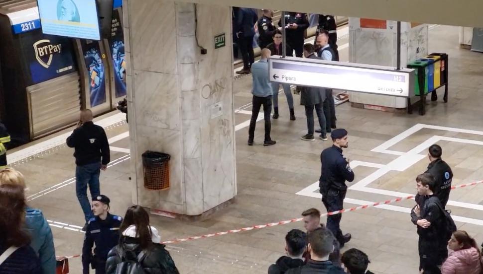 Circulație blocată la metrou în București, după ce o persoană a murit pe șinele de tren, la stația Unirii 886048