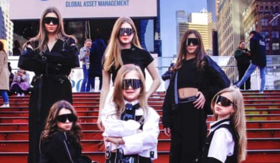 Ea este Sofia, o elevă de 10 ani din Cluj, care a defilat la New York Fashion Week 886121