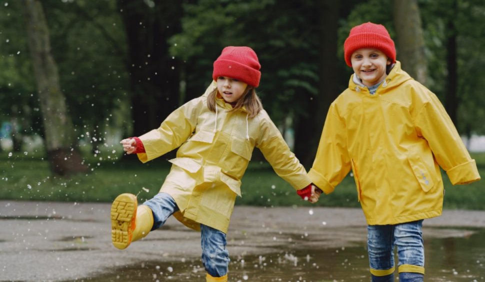 Joaca în sezonul rece: recomandări pentru părinți, astfel încât copiii să se bucure de un confort termic optim