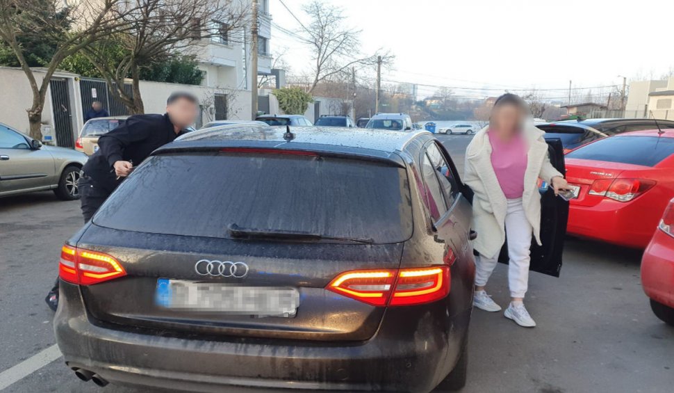 "O zi de Marți, 13, cu noroc!" Reacția unor polițiști din Bucureşti după ce un bărbat le-a spus că soţia sa naşte, dar nu va ajunge la timp la spital