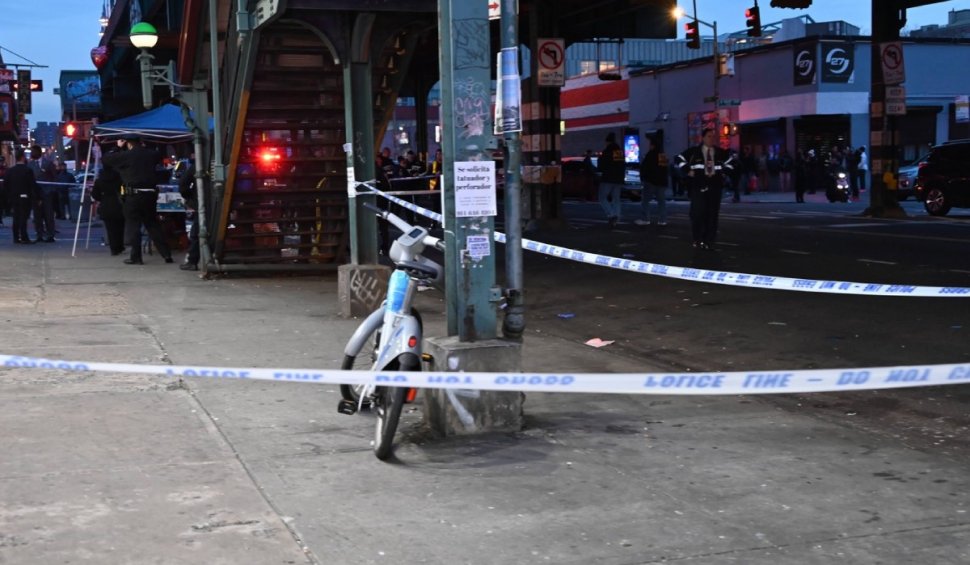Împușcături în metroul din New York: un mort și cinci răniți grav | Atacatorul a fugit: "Ești căutat de cei mai buni detectivi din lume"