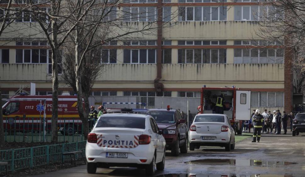Intervenţie de urgenţă la Colegiul Tehnic Dimitrie Leonida din Bucureşti. Elevi intoxicaţi cu spray paralizant 886265