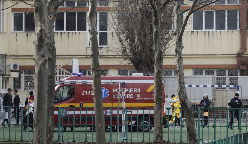 Intervenţie de urgenţă la Colegiul Tehnic Dimitrie Leonida din Bucureşti. Elevi intoxicaţi cu spray paralizant 886268