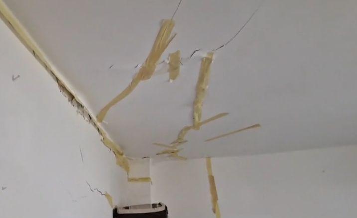 Imagini cu alunecări de teren uriașe care distrug case, în Prahova. Localnicii acuză autoritățile că nu fac nimic 886523