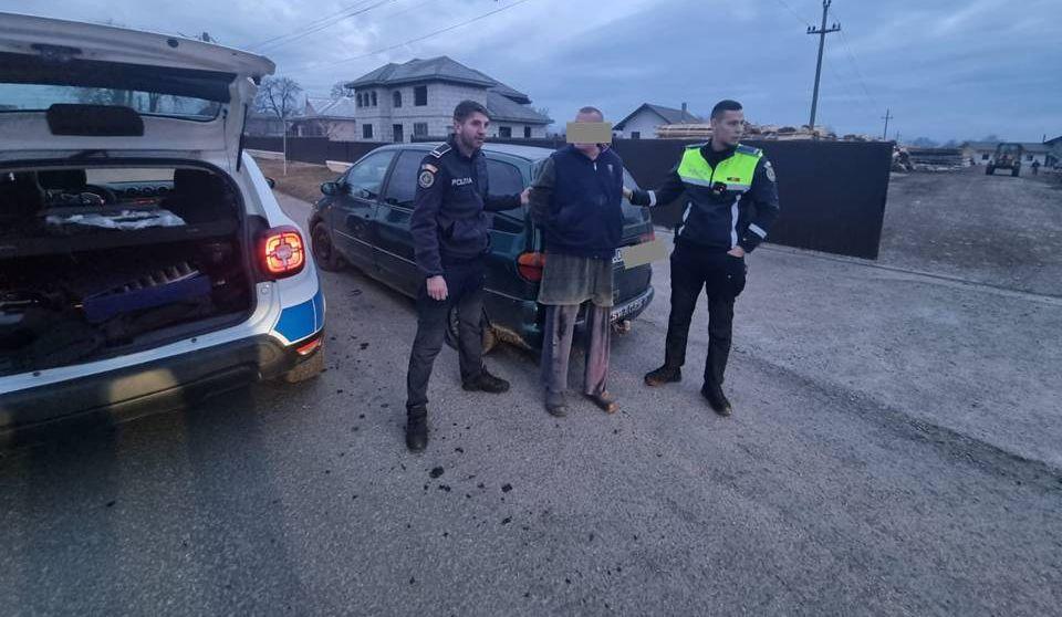 Șofer beat, oprit de poliție fără un foc de armă, cu ajutorul dispozitivului special, la Suceava. A demarat în trombă după un scandal în familie, dar n-a ajuns prea departe 886503