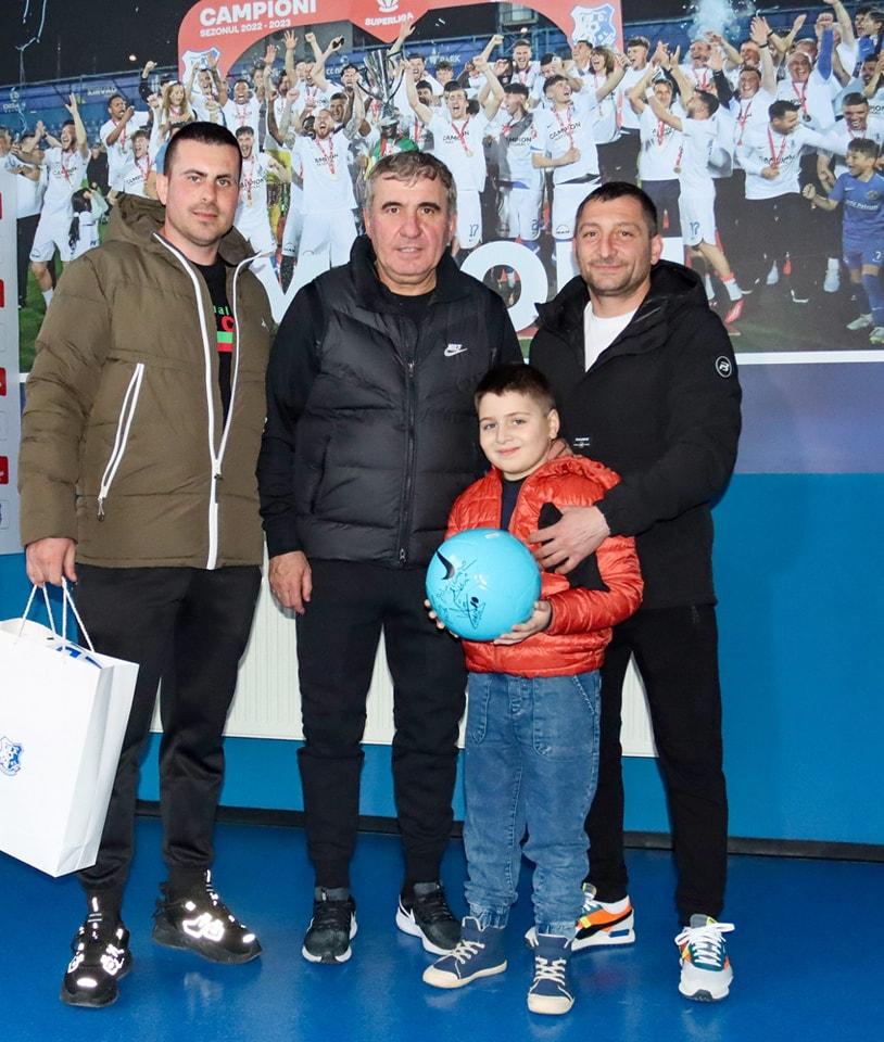 Dumi, copilul care a plâns după ce Farul a pierdut cu Dinamo, s-a întâlnit cu Gheorghe Hagi şi jucătorii din Constanţa 886562