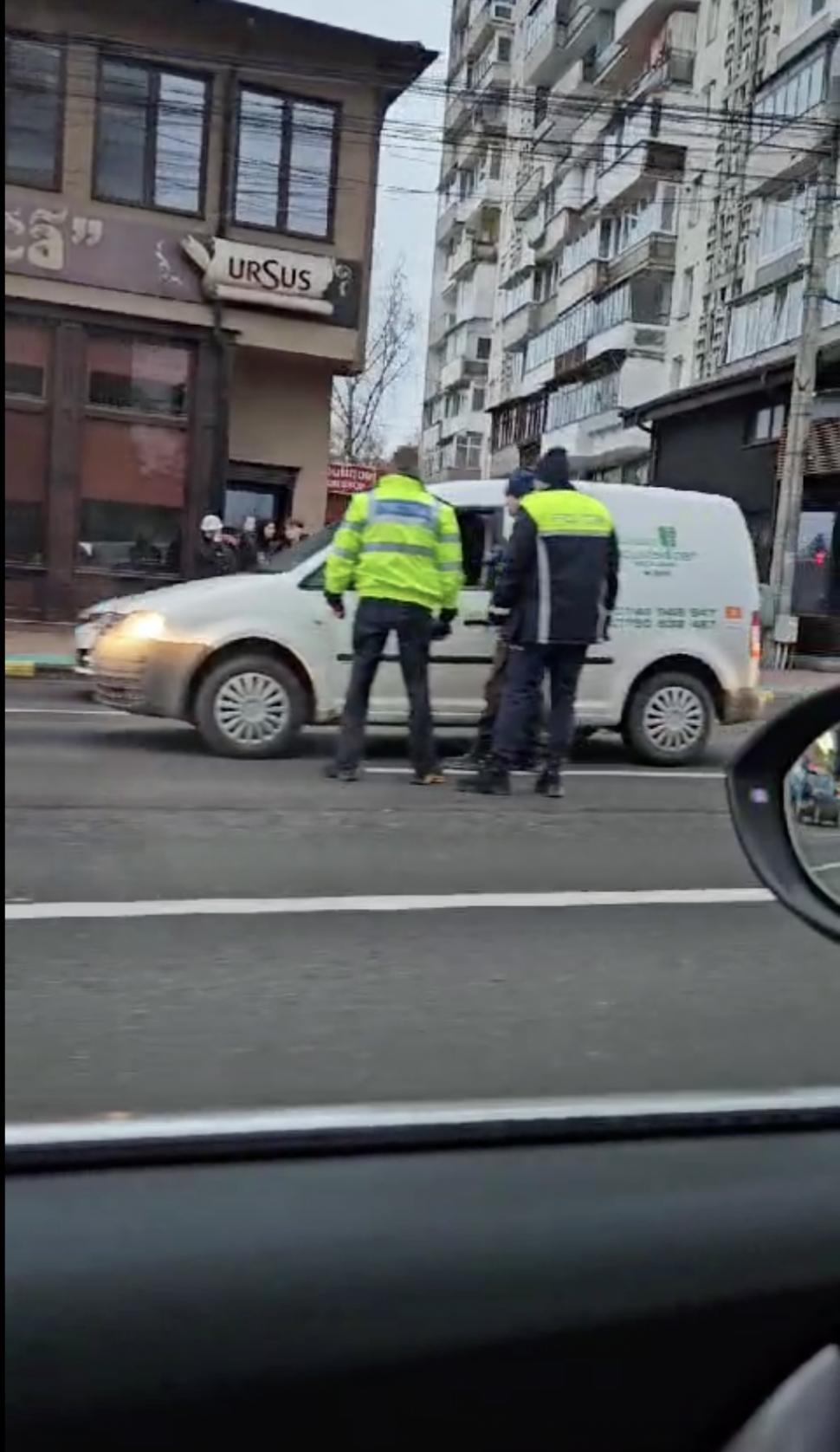 Un minor a furat o mașină din centrul Sucevei și a fost urmărit de polițiști prin jumătate de oraș 886580