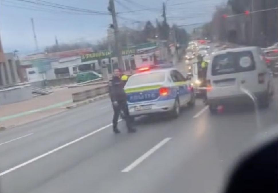 Un minor a furat o mașină din centrul Sucevei și a fost urmărit de polițiști prin jumătate de oraș 886584