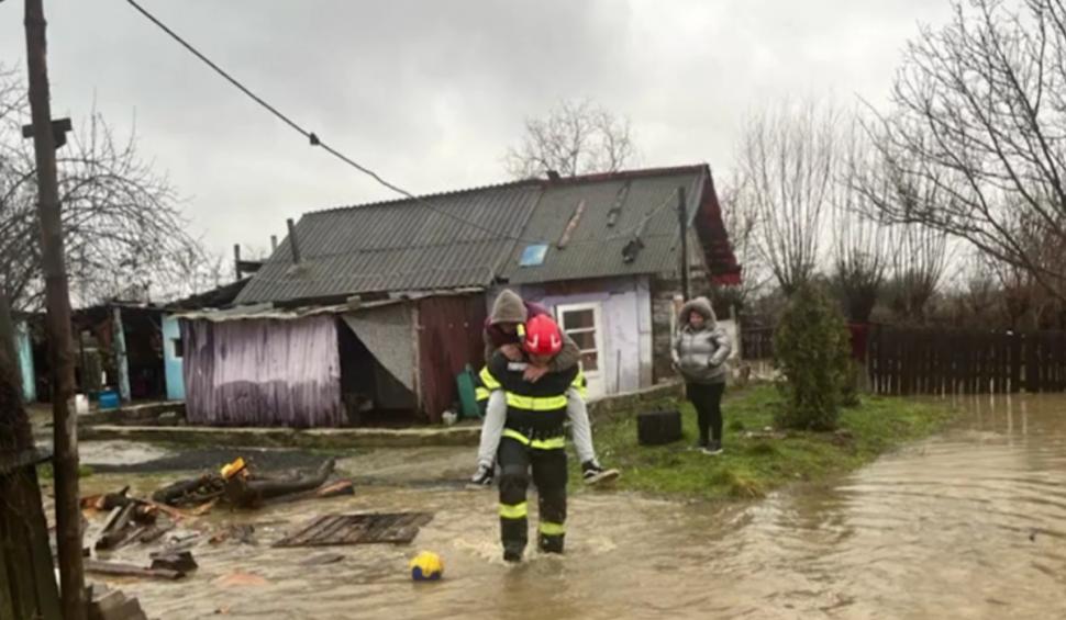 Imaginile dezastrului produs de ploile torențiale în mai multe județe din țară | Localnicii sunt în pragul disperării 886572
