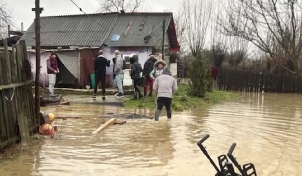 Imaginile dezastrului produs de ploile torențiale în mai multe județe din țară | Localnicii sunt în pragul disperării 886573