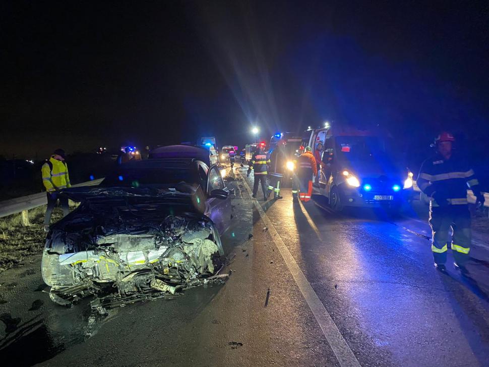 Accident grav, cu opt victime, pe DN25, lângă Braniștea, în județul Galați, după ce un șofer a intrat în depășire la urcarea pe un pod 886862