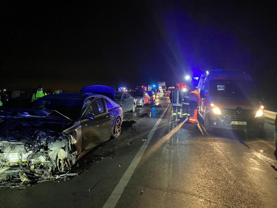 Accident grav, cu opt victime, pe DN25, lângă Braniștea, în județul Galați, după ce un șofer a intrat în depășire la urcarea pe un pod 886872