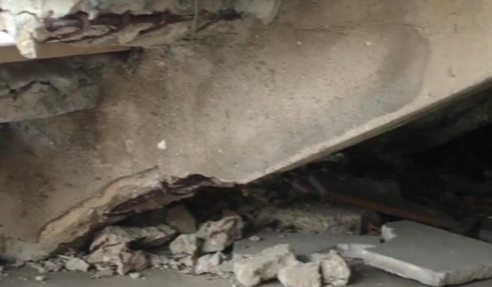 La un an de la cutremurele din Gorj, multe dintre clădirile publice avariate sunt la un pas să se prăbușească | 15 milioane de euro sunt blocaţi pentru că autoritățile se încurcă în proceduri 886837