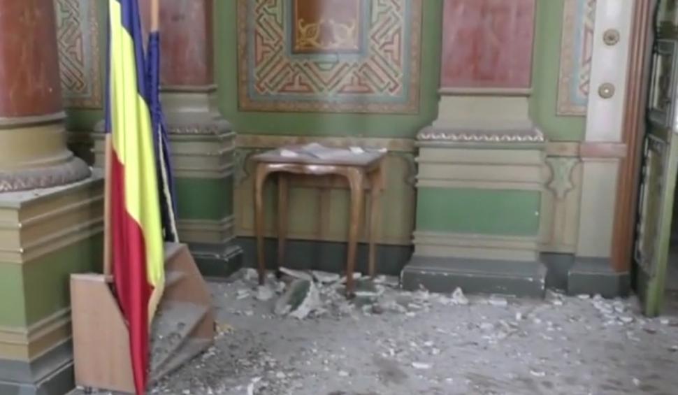La un an de la cutremurele din Gorj, multe dintre clădirile publice avariate sunt la un pas să se prăbușească | 15 milioane de euro sunt blocaţi pentru că autoritățile se încurcă în proceduri 886840