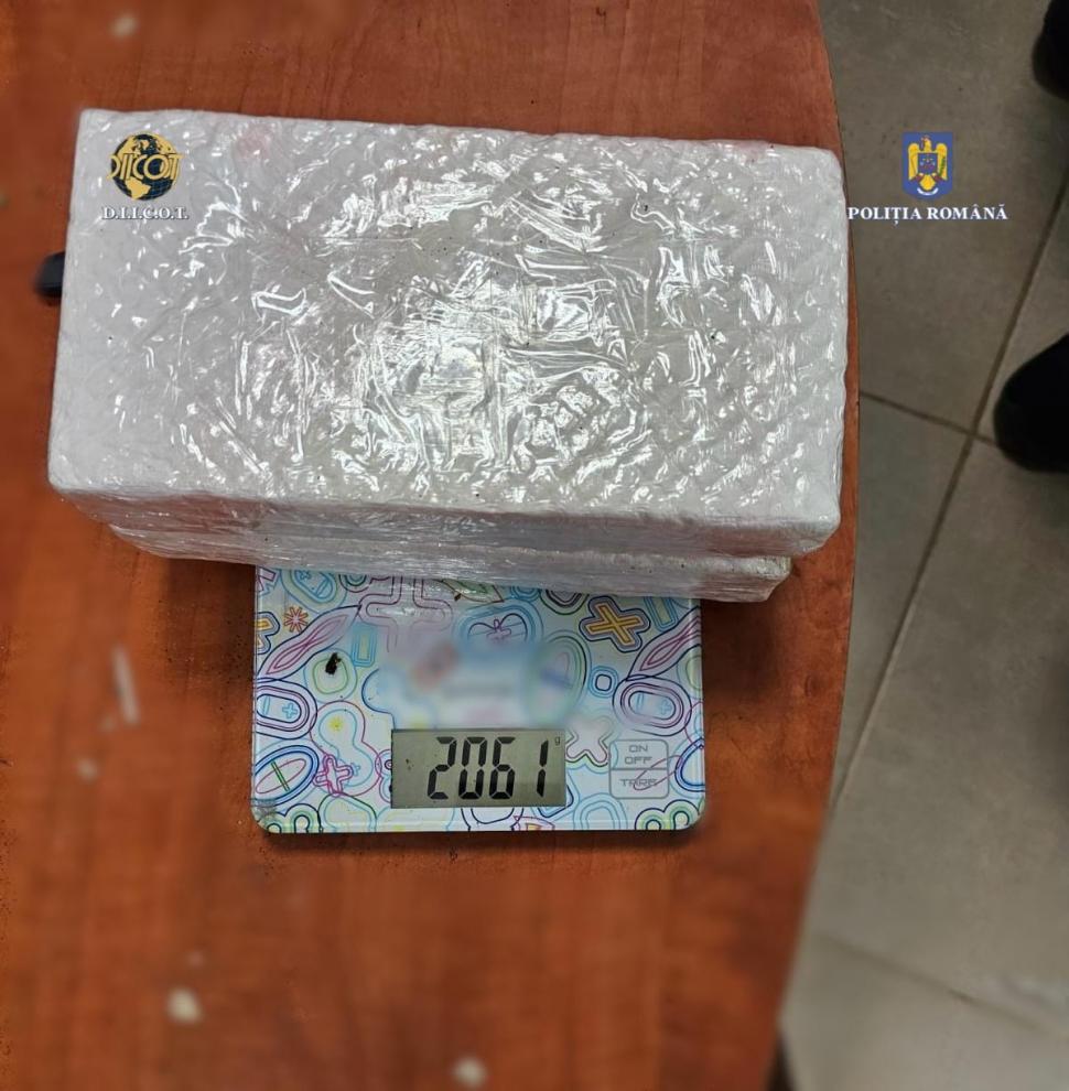 Bărbat prins în flagrant, în Timişoara, în timp ce vindea două kilograme de cocaină pentru 70.000 de euro 886917