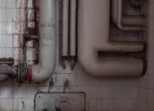 Imagini din Vila Lac 1: degradare, geamuri sparte și pereți cu infiltrații | Statul român vrea să investească aproape 60 milioane de euro pentru reabilitare 887031