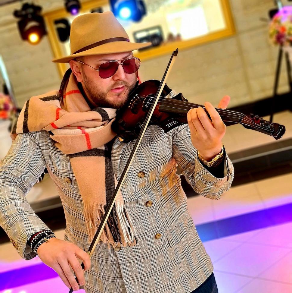 Gabi Stângău, un celebru violonist din Maramureş, a murit într-un accident de ATV la câteva ore după ce a cântat cu Andra 887108