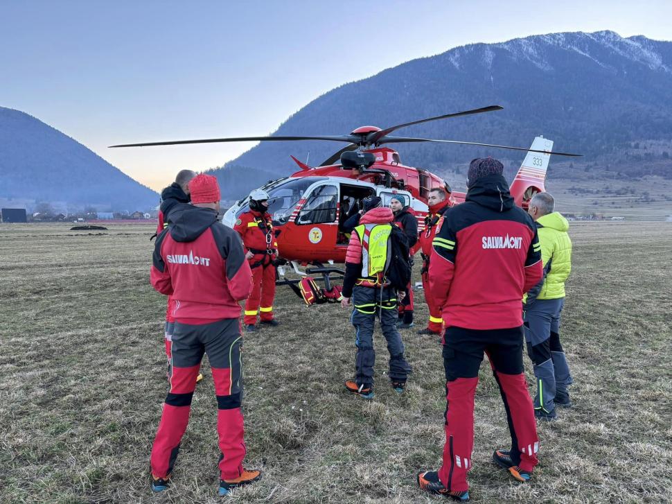 Un tânăr a rămas blocat pe munte, în zona Vârful Turnu din munţii Piatra Craiului, şi a fost salvat cu elicopterul 887135