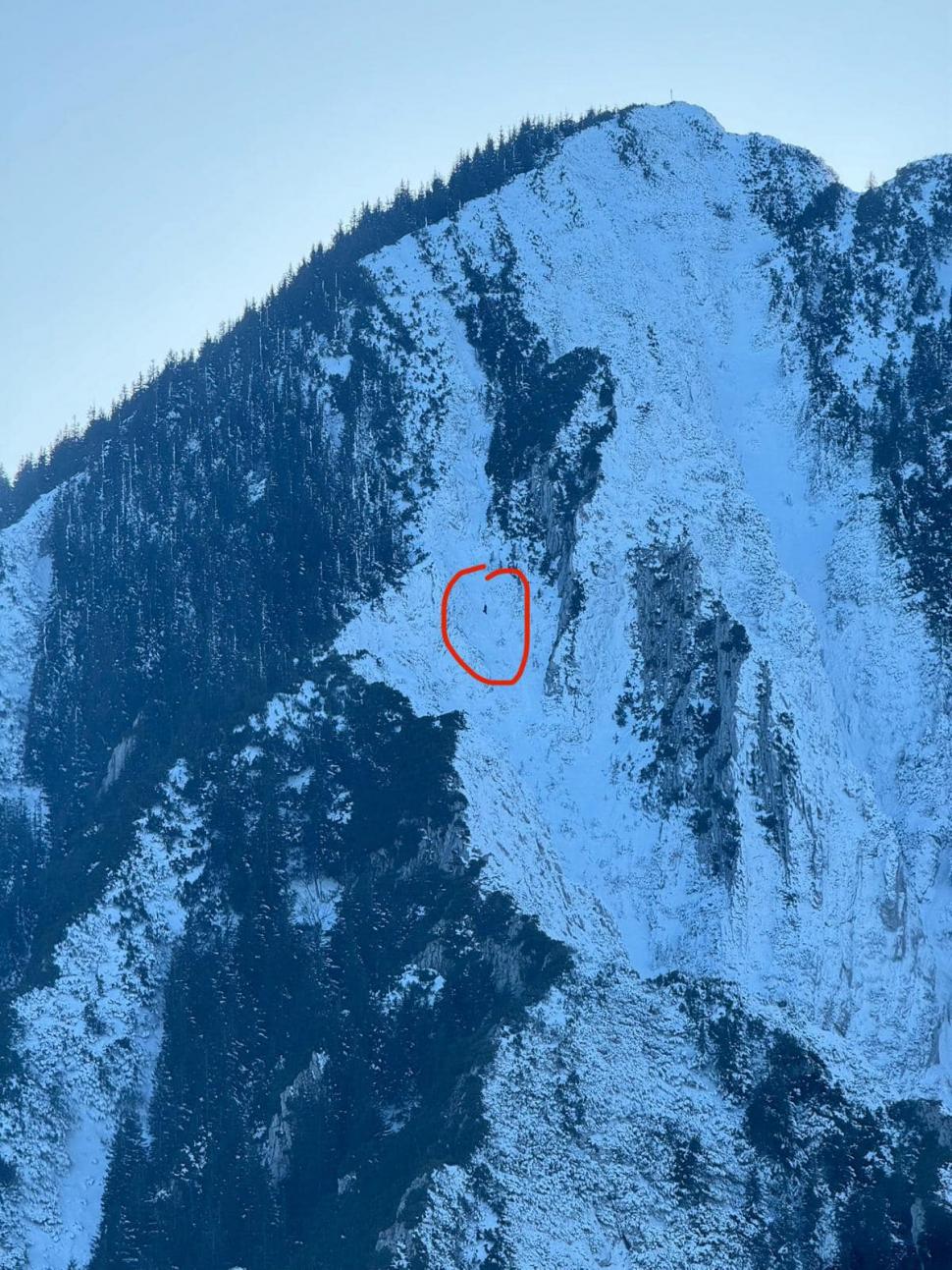 Un tânăr a rămas blocat pe munte, în zona Vârful Turnu din munţii Piatra Craiului, şi a fost salvat cu elicopterul 887137
