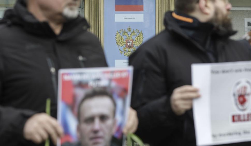 Trupul lui Aleksei Navalnîi, păzit la morgă de poliţişti, iar medicii au primit interzis pentru autopsie 887179