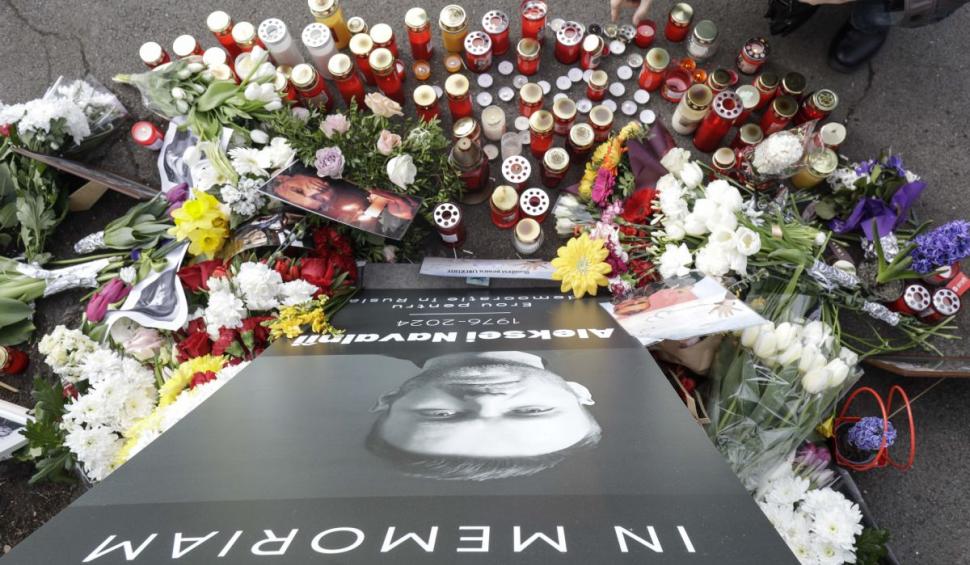 Trupul lui Aleksei Navalnîi, păzit la morgă de poliţişti, iar medicii au primit interzis pentru autopsie 887181