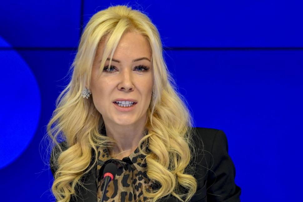 Vladimir Putin are o nouă amantă în vreme de război. Ekaterina Mizulina e o "Barbie" blondă care conduce liga pentru cenzura internetului în Rusia 887437