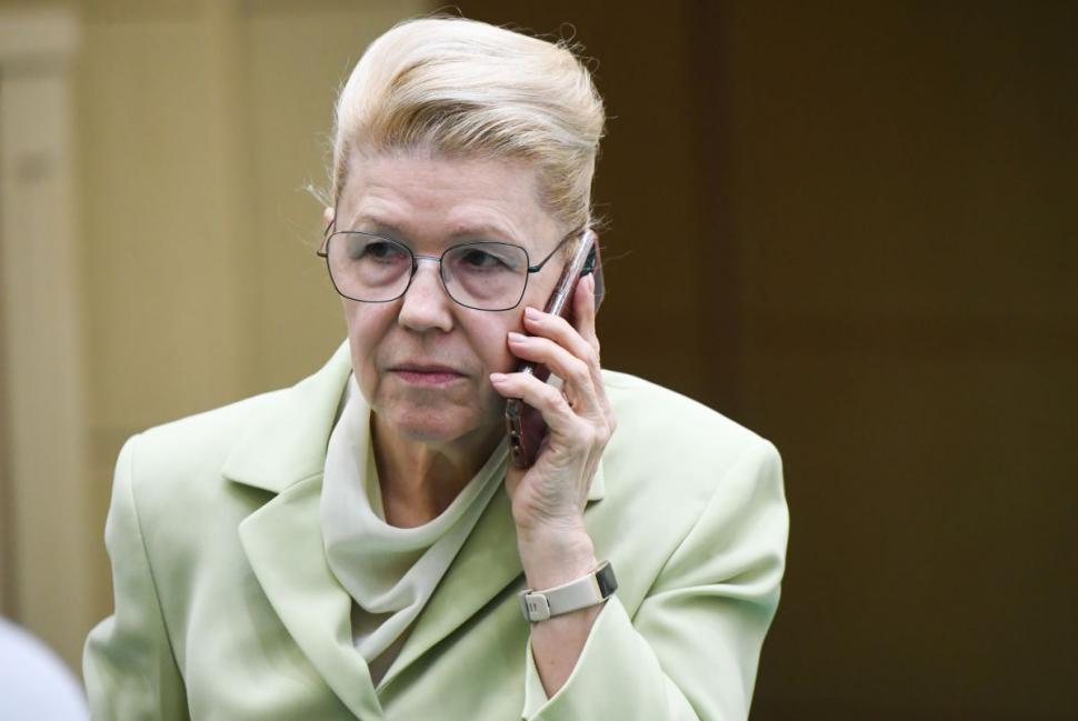 Vladimir Putin are o nouă amantă în vreme de război. Ekaterina Mizulina e o "Barbie" blondă care conduce liga pentru cenzura internetului în Rusia 887440