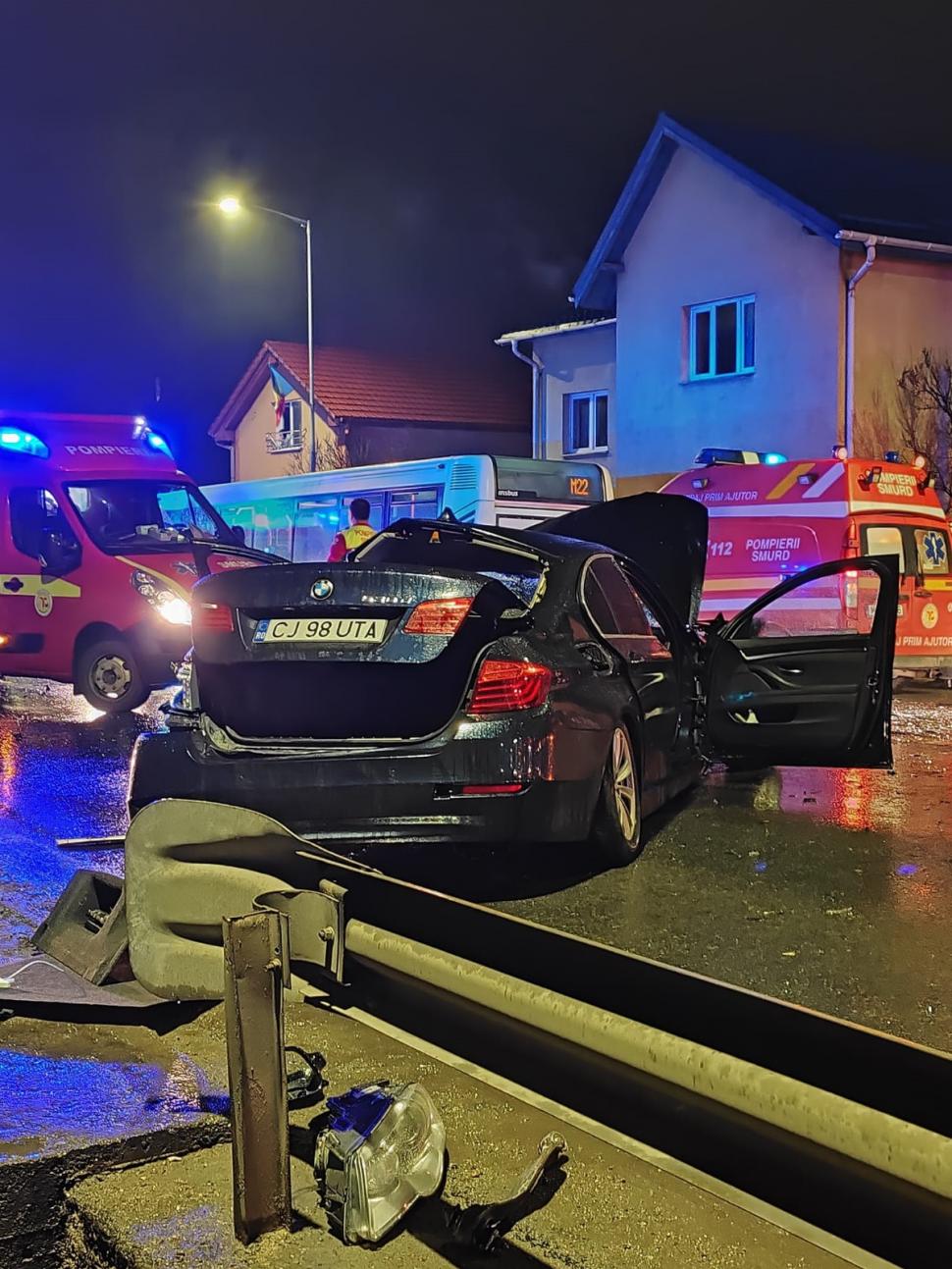 Accident grav, cu două mașini și un autobuz, în comuna Florești din Cluj. Există mai multe victime 887749