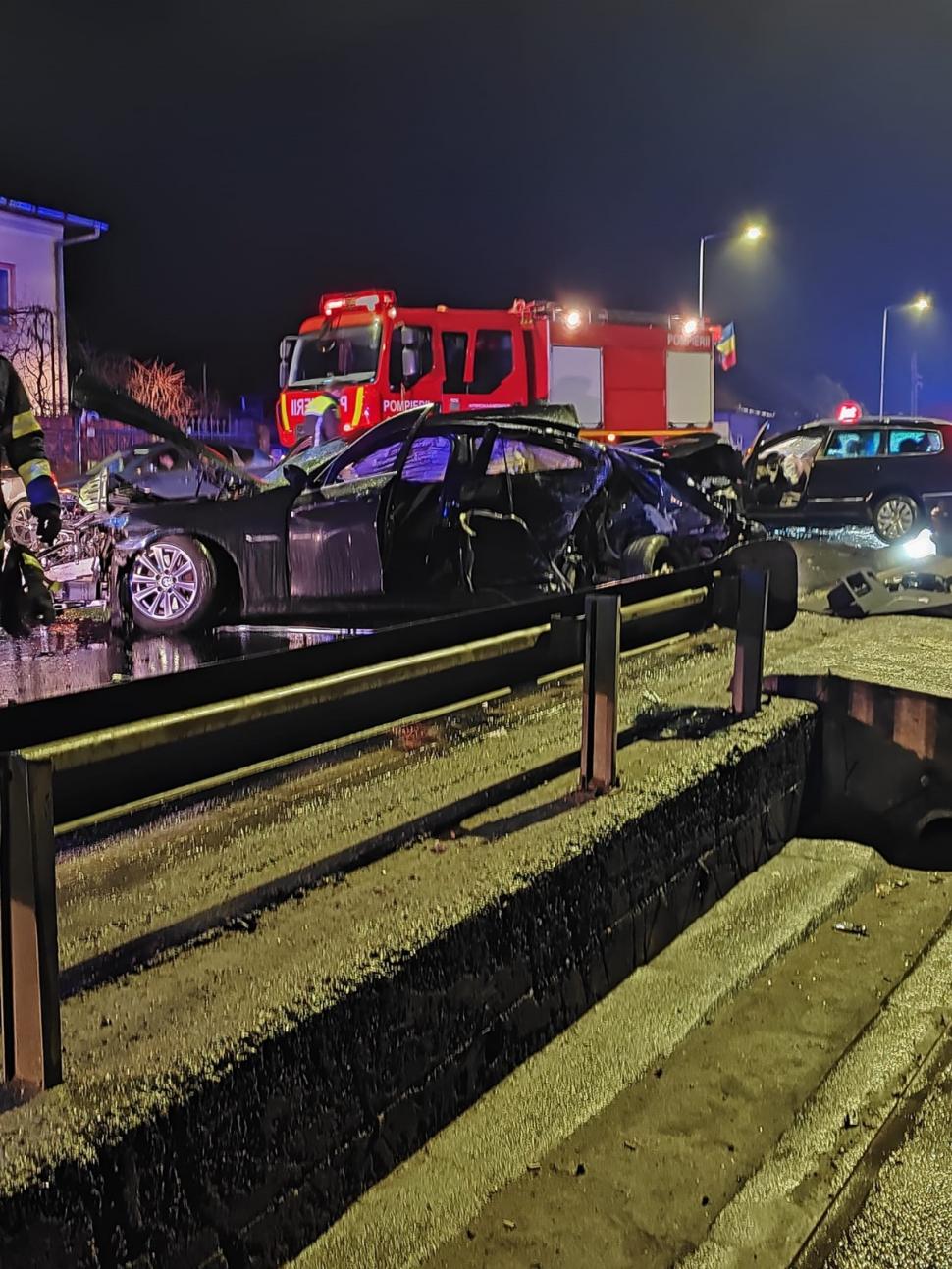 Accident grav, cu două mașini și un autobuz, în comuna Florești din Cluj. Există mai multe victime 887751