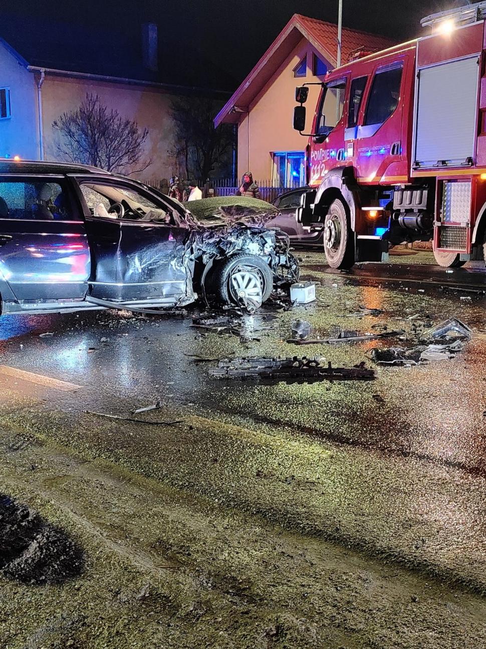 Accident grav, cu două mașini și un autobuz, în comuna Florești din Cluj. Există mai multe victime 887753